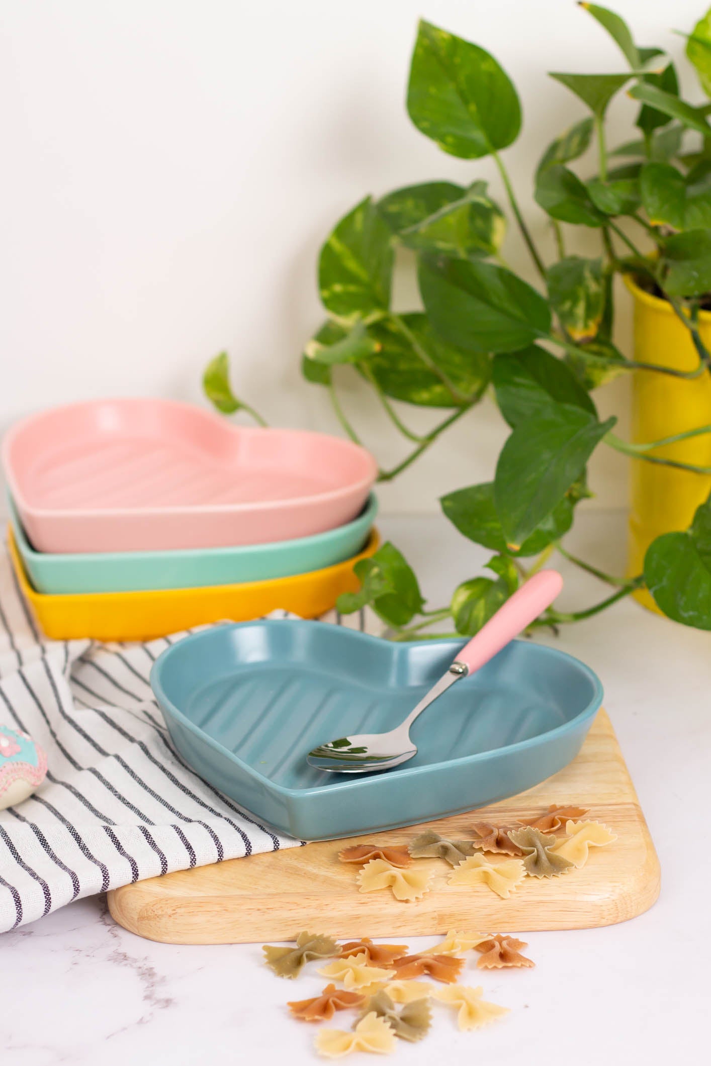 Colorful Ceramic Heart-Shaped Dinner Plate