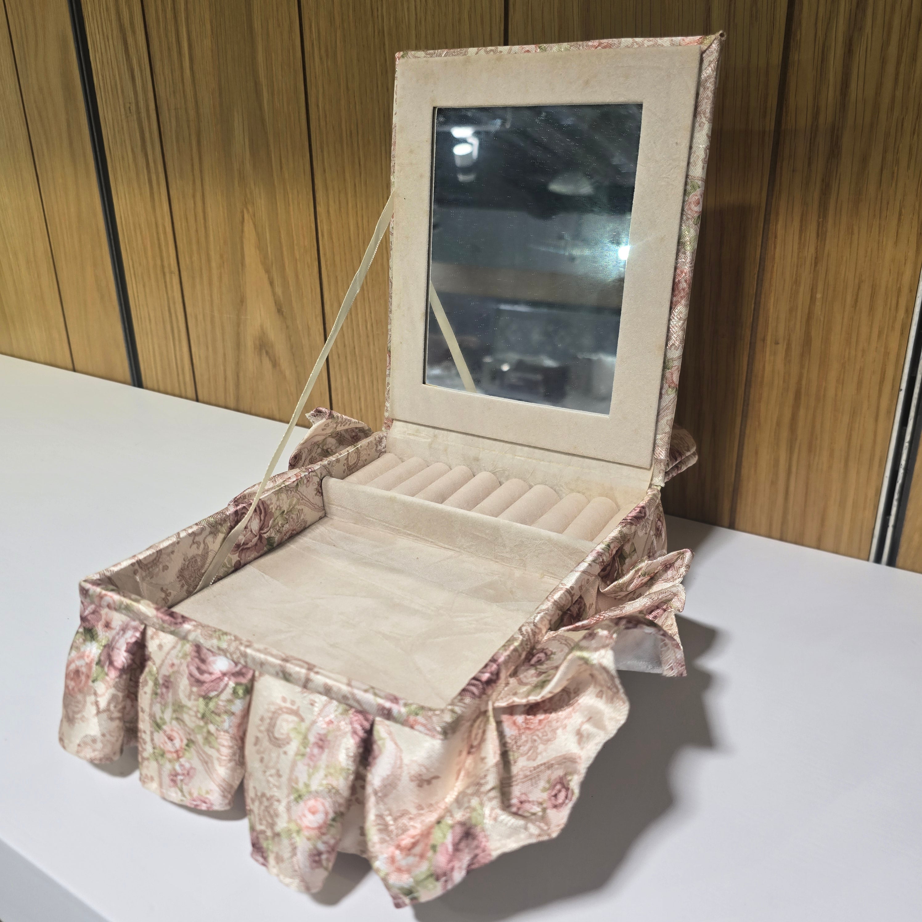 Bed Jewellery Storage